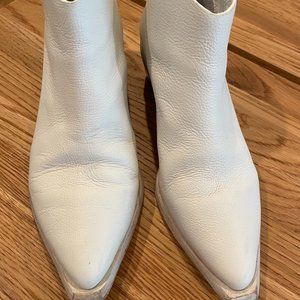 Wal & Pai Booties, White, Size 6